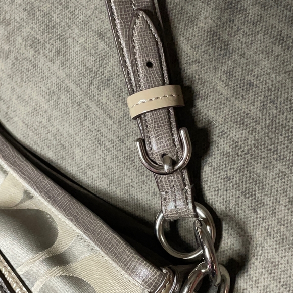 Coach Shoulder Bag - Picture 3 of 9